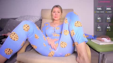 Snapshot of simply_sasha chatting on January 13, 2025, 3:01 am A present for me online show from January 13, 2025, 3:01 am