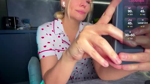 Snapshot of simply_sasha chatting on January 11, 2026, 6:46 pm A present for me online show from January 11, 2026, 6:46 pm