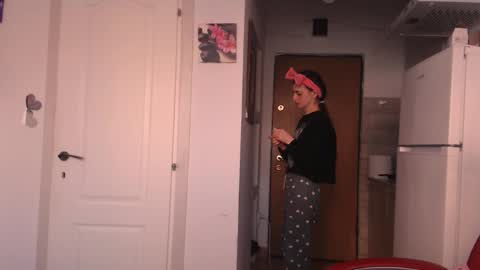 simyhvn online show from March 18, 2026, 5:10 am