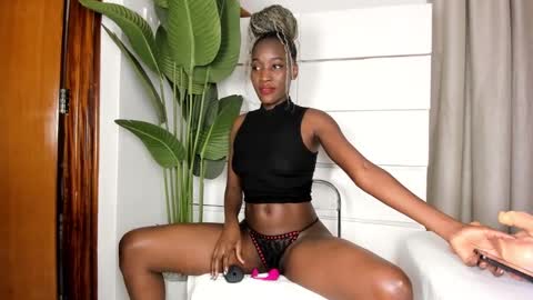 Snapshot of sincerre9_tara chatting on February 13, 2025, 8:48 am sincerre9_tara online show from February 13, 2025, 8:48 am