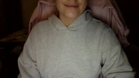 Snapshot of sindrastone chatting on December 17, 2024, 11:49 pm Sindra online show from December 17, 2024, 11:49 pm