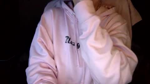 Snapshot of sindrastone chatting on January 12, 2025, 1:32 am Sindra online show from January 12, 2025, 1:32 am