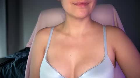 Snapshot of sindrastone chatting on September 9, 2025, 11:26 pm Sindra online show from September 9, 2025, 11:26 pm