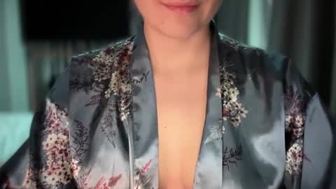 Snapshot of sindrastone chatting on October 3, 2025, 4:15 pm Sindra online show from October 3, 2025, 4:15 pm