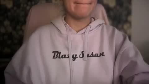 Sindra online show from November 3, 2025, 10:53 pm