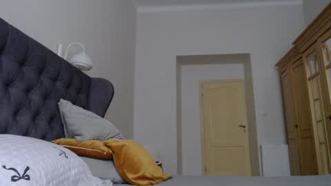 Lina online show from December 16, 2025, 8:08 am