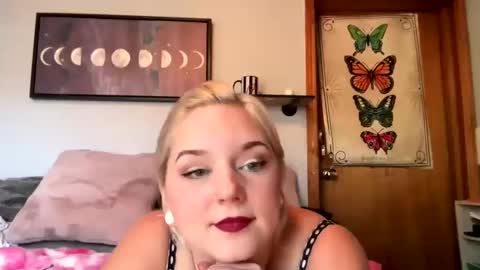 Snapshot of singlesexymom chatting on December 5, 2024, 9:50 pm singlesexymom online show from December 5, 2024, 9:50 pm