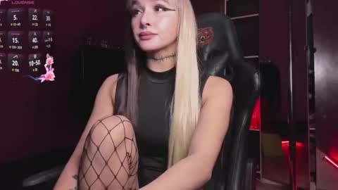 Snapshot of sinmistress chatting on December 21, 2024, 3:25 am Your Queen of Sins online show from December 21, 2024, 3:25 am