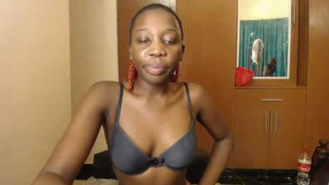 Snapshot of sinn_doll chatting on May 30, 2026, 11:18 am Elsie online show from May 30, 2026, 11:18 am