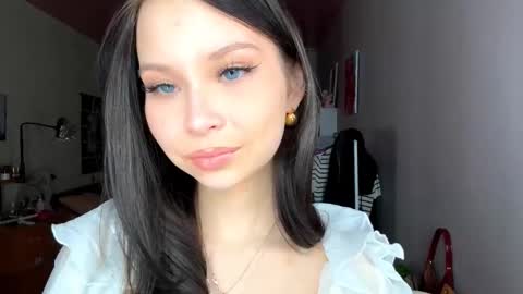 Emma online show from November 18, 2025, 12:31 pm