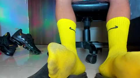Snapshot of sir_kev66 chatting on April 22, 2026, 12:57 am only foot worshipers here online show from April 22, 2026, 12:57 am