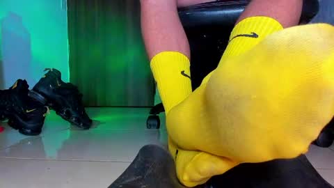 Snapshot of sir_kev66 chatting on April 23, 2026, 4:46 am only foot worshipers here online show from April 23, 2026, 4:46 am