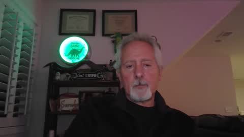 Snapshot of sir_lust_alot chatting on November 5, 2025, 3:28 am Don Roberto online show from November 5, 2025, 3:28 am