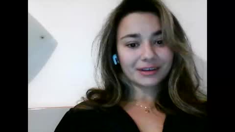 sirelvan online show from November 17, 2025, 9:42 pm