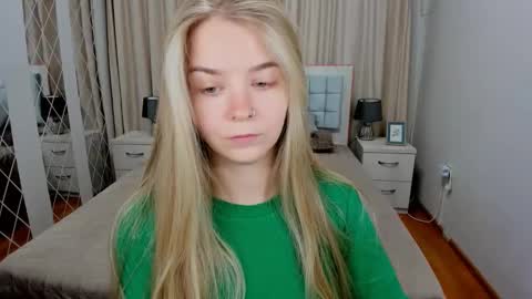 Snapshot of sirenabloom chatting on October 9, 2025, 5:38 am SirenaBloom online show from October 9, 2025, 5:38 am