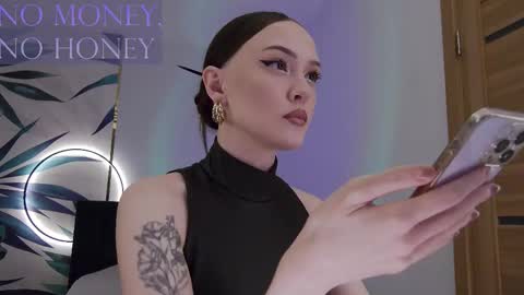 Snapshot of sirenaswhisper chatting on February 18, 2026, 8:05 pm Goddess Sirena online show from February 18, 2026, 8:05 pm