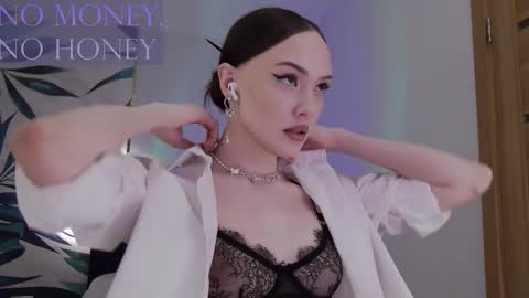 Snapshot of sirenaswhisper chatting on February 19, 2026, 8:05 pm Goddess Sirena online show from February 19, 2026, 8:05 pm