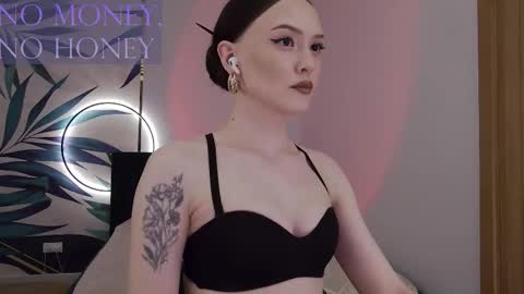 Snapshot of sirenaswhisper chatting on March 5, 2026, 7:54 pm Goddess Sirena online show from March 5, 2026, 7:54 pm