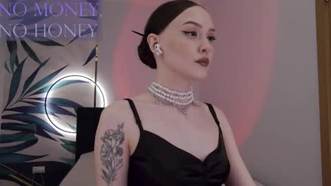Snapshot of sirenaswhisper chatting on March 6, 2026, 2:46 pm Goddess Sirena online show from March 6, 2026, 2:46 pm