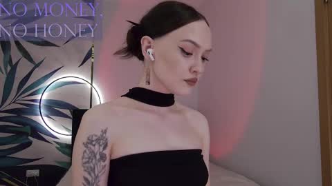 Snapshot of sirenaswhisper chatting on March 10, 2026, 7:57 am Goddess Sirena online show from March 10, 2026, 7:57 am