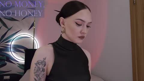 Snapshot of sirenaswhisper chatting on March 10, 2026, 8:03 pm Goddess Sirena online show from March 10, 2026, 8:03 pm
