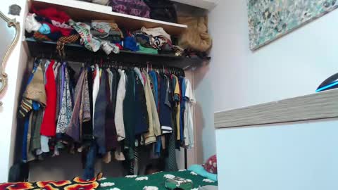 siriss_boyrag online show from February 22, 2025, 4:09 pm