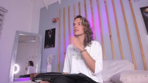 Snapshot of sirphigrant chatting on October 17, 2025, 11:35 am Sirphi Grant online show from October 17, 2025, 11:35 am