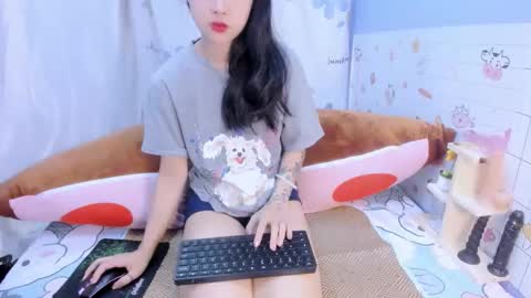 julila online show from October 4, 2025, 3:37 am