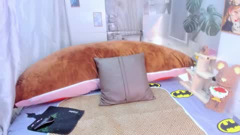 julila online show from October 13, 2025, 2:22 am