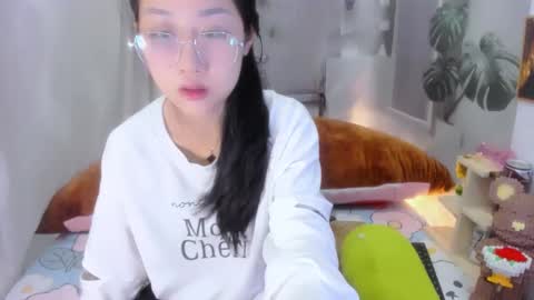 julila online show from November 11, 2025, 3:06 am