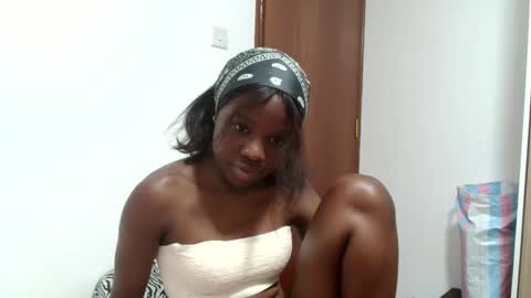 Snapshot of sismile chatting on January 14, 2026, 9:20 pm shannie online show from January 14, 2026, 9:20 pm