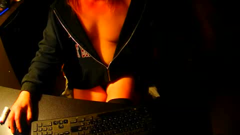 Snapshot of sissyred2314 chatting on October 17, 2025, 2:15 am red online show from October 17, 2025, 2:15 am