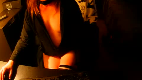 Snapshot of sissyred2314 chatting on November 17, 2025, 7:25 am red online show from November 17, 2025, 7:25 am