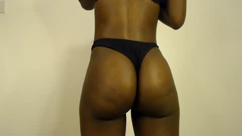 Snapshot of sizzly_ass chatting on June 25, 2026, 2:32 pm sizzly_ass online show from June 25, 2026, 2:32 pm