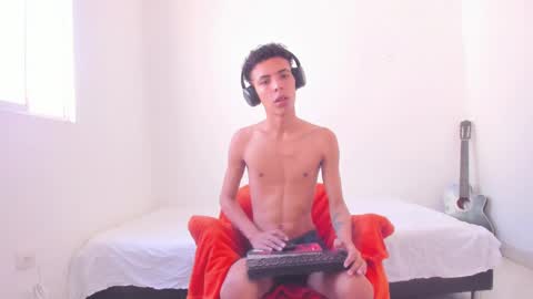 skady_coronado online show from January 12, 2025, 2:19 pm