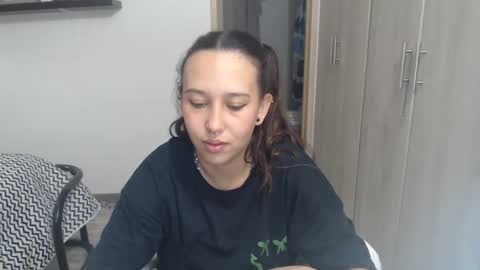 Snapshot of skarlet_adams chatting on December 19, 2024, 10:53 pm Alice online show from December 19, 2024, 10:53 pm
