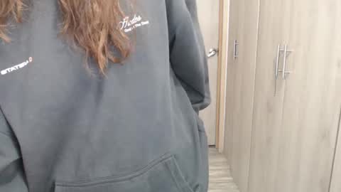 Snapshot of skarlet_adams chatting on January 10, 2025, 12:06 am Alice online show from January 10, 2025, 12:06 am