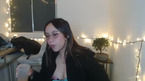 Snapshot of skarlet_adams chatting on January 28, 2025, 10:23 pm Alice online show from January 28, 2025, 10:23 pm