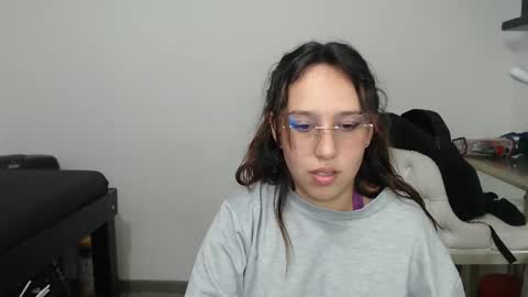 Snapshot of skarlet_adams chatting on February 6, 2025, 2:00 am Alice online show from February 6, 2025, 2:00 am