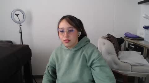 Snapshot of skarlet_adams chatting on March 10, 2025, 7:29 pm Alice online show from March 10, 2025, 7:29 pm