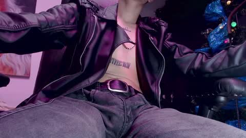 Snapshot of skateboy444 chatting on December 4, 2024, 7:50 am king online show from December 4, 2024, 7:50 am