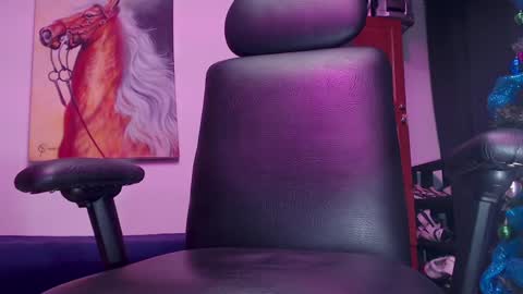 Snapshot of skateboy444 chatting on December 10, 2024, 5:17 am king online show from December 10, 2024, 5:17 am