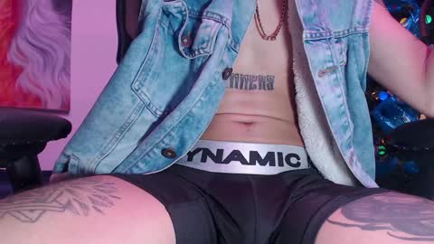 Snapshot of skateboy444 chatting on December 15, 2024, 10:47 pm king online show from December 15, 2024, 10:47 pm