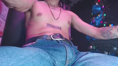 Snapshot of skateboy444 chatting on December 21, 2024, 1:04 am king online show from December 21, 2024, 1:04 am