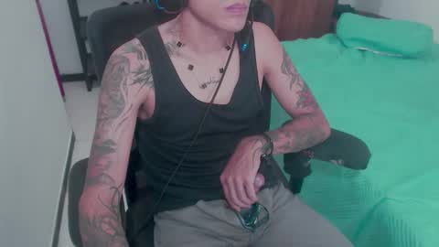 Snapshot of skateboy444 chatting on October 19, 2025, 6:14 am king online show from October 19, 2025, 6:14 am