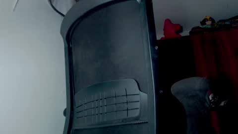 Snapshot of skateboy444 chatting on October 23, 2025, 3:06 am king online show from October 23, 2025, 3:06 am