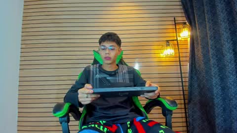 skiiny_boy online show from April 10, 2026, 10:31 am