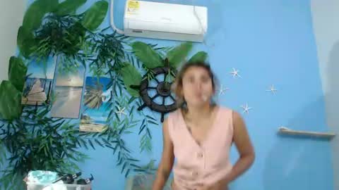 Snapshot of skinny18sexy chatting on July 20, 2026, 1:35 pm skinny online show from July 20, 2026, 1:35 pm