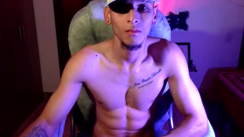 Snapshot of skinny_boy_hot chatting on February 19, 2026, 1:34 am skinny online show from February 19, 2026, 1:34 am