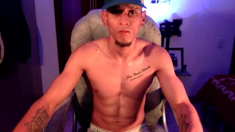 Snapshot of skinny_boy_hot chatting on February 25, 2026, 4:44 am skinny online show from February 25, 2026, 4:44 am